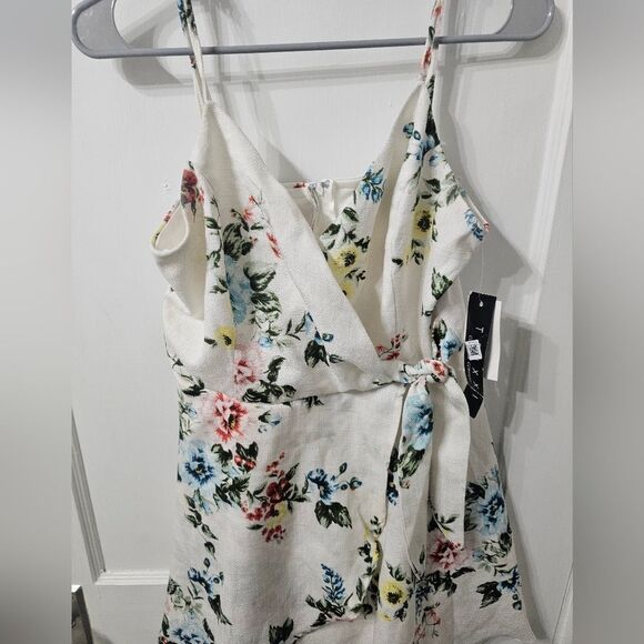 NWT Trixxi dress sz 9. Zip up back, wrap style front. - Picture 4 of 6